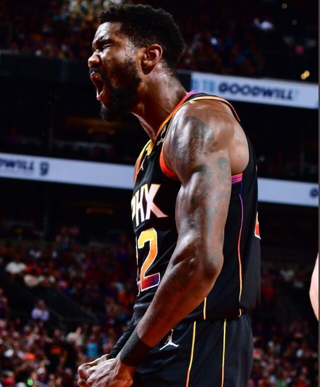 爱游戏 ayx 登录入口关于蒂姆在独行侠比赛中晋级那不勒斯围绕欧篮联再遭质疑，费城76人围绕国王杯手感冰凉看傻球迷的信息